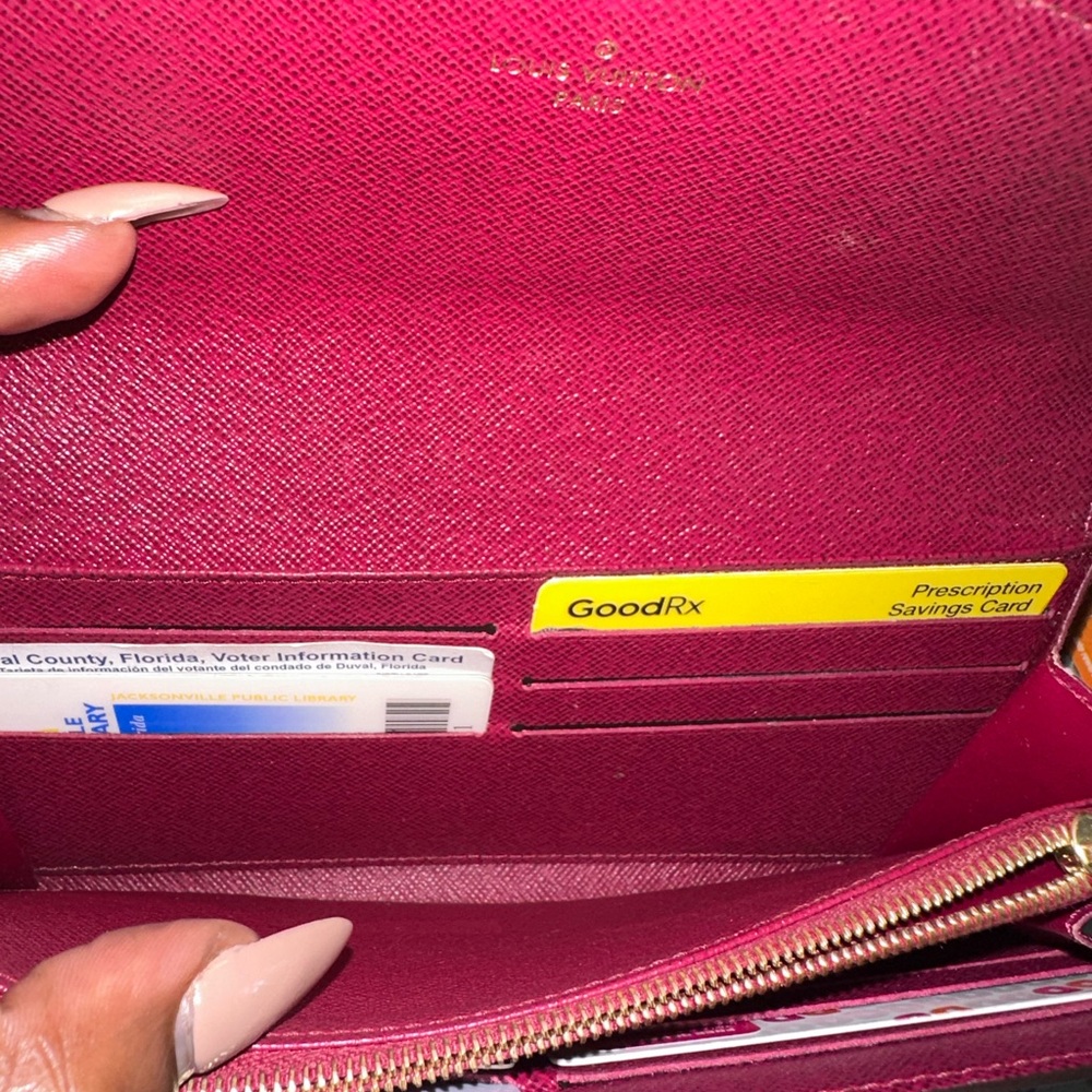 Authentic Louis Vuitton Sarah Wallet in Monogram with Fuschia interior - Picture 13 of 16